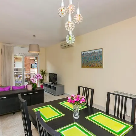 Homeholidaysrentals Salvador * Pineda de Mar
